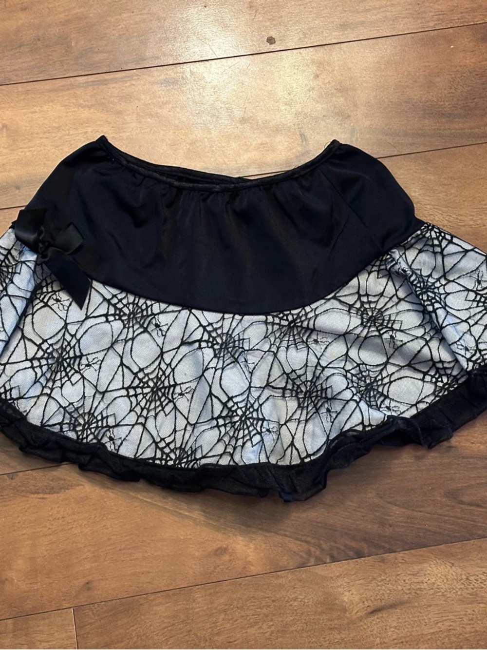 Y2K Whimsigoth emo white and black tulle fishnet spiderweb skirt - Picture 2 of 6